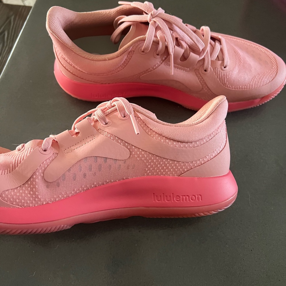 Lululemon women’s  size 10.